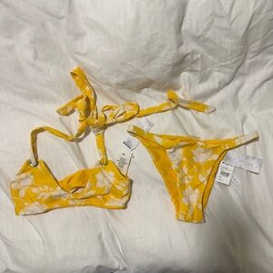 🌞Tilly’s Full Tilt Reversible Yellow Floral & Yellow Bikini Set Size XS/S NWT🌞